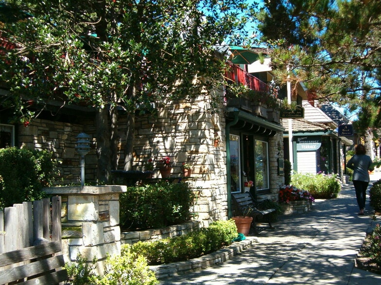 More Photos Of San Carlos St, Carmel Storefront For Lease