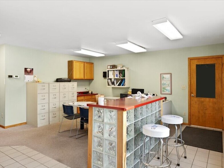 More Photos Of 403 S 4th Ave, Saint Nazianz Service For Sale