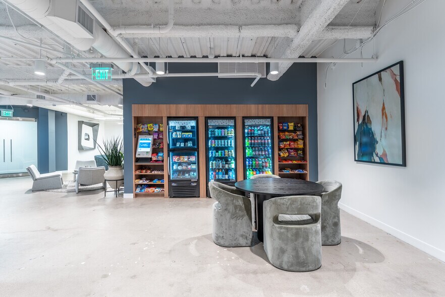 More Photos Of 6600 Lyndon B Johnson Fwy, Dallas Office For Lease