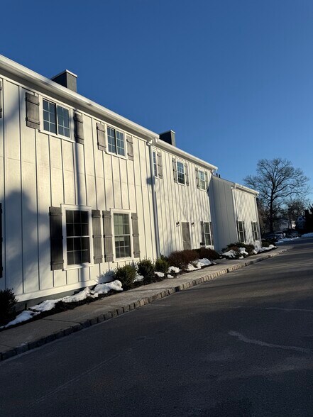 More Photos Of 127 Main St, Chatham Office For Lease