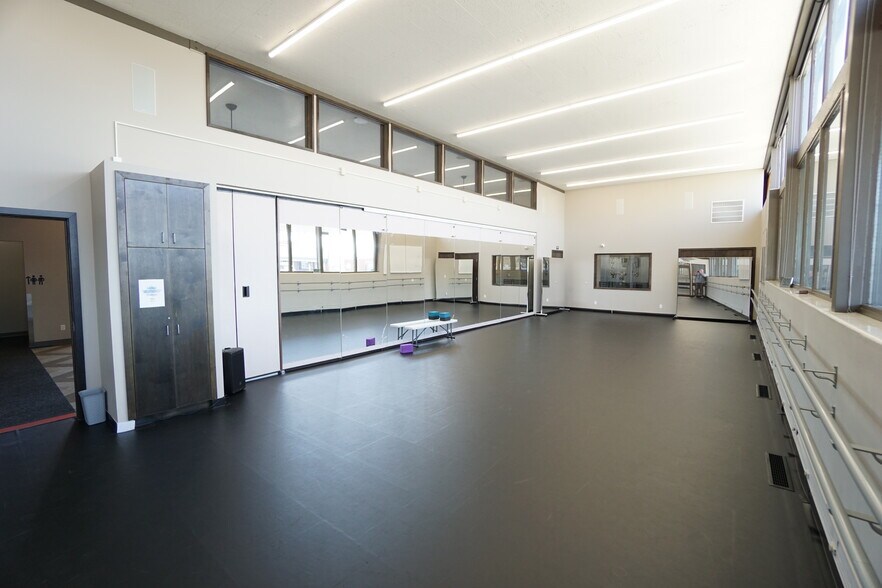 More Photos Of 401 S 7th St, Sunnyside Bank For Sale