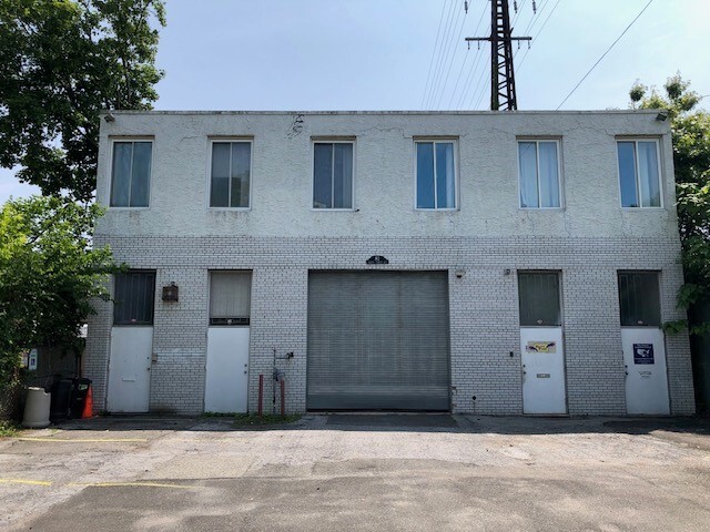 Primary Photo Of 81 N Forest Ave, Rockville Centre Showroom For Lease