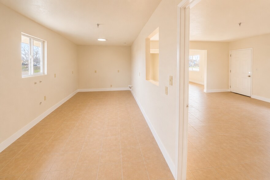 More Photos Of 16012-16020 Juniper St, Hesperia Assisted Living For Lease