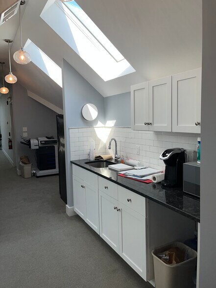 More Photos Of 64 Wall St, Madison Office Residential For Lease