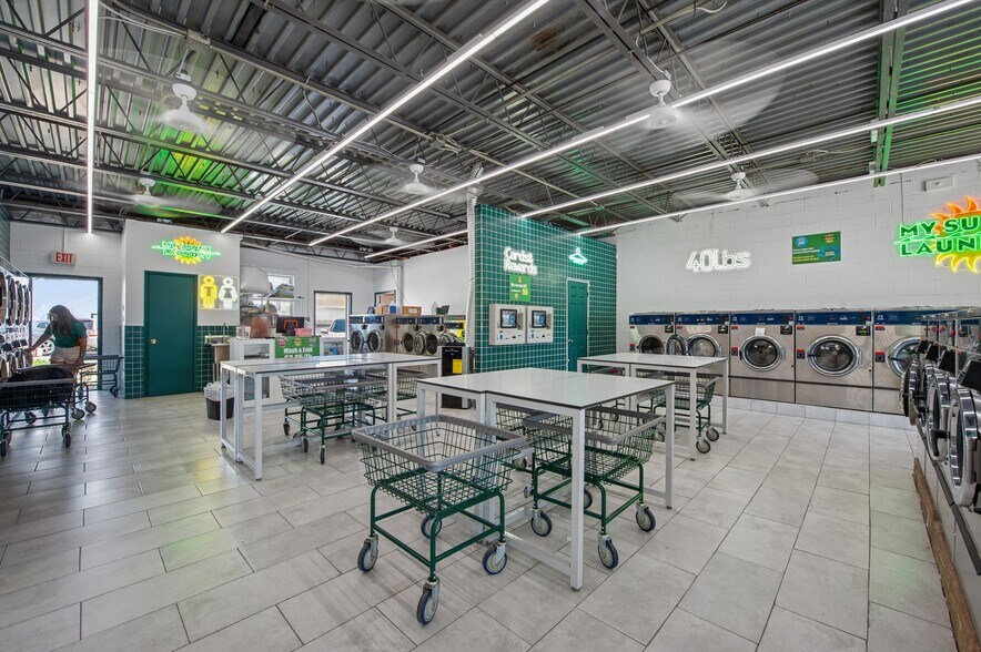 More Photos Of 45 S Elmwood Ave, Montauk Storefront For Sale