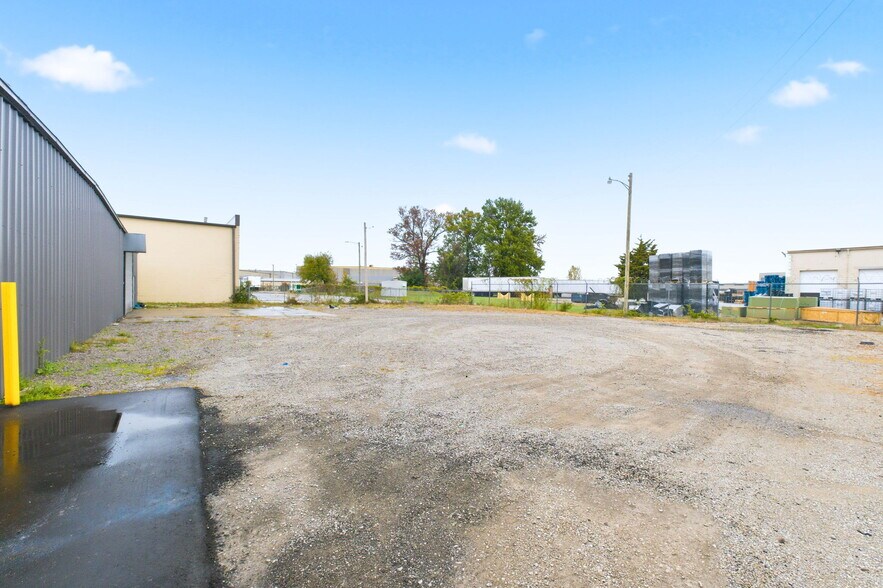 More Photos Of 207 Eiler Ave, Louisville Warehouse For Sale