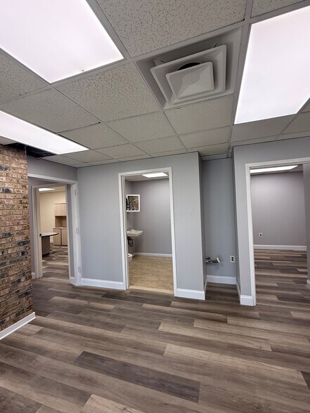 More Photos Of 35 Carlough Rd, Bohemia Warehouse For Lease