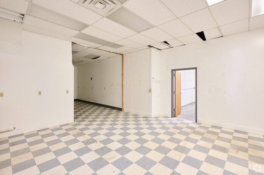 More Photos Of 1900-1925 S Clinton Ave, Rochester Unknown For Lease