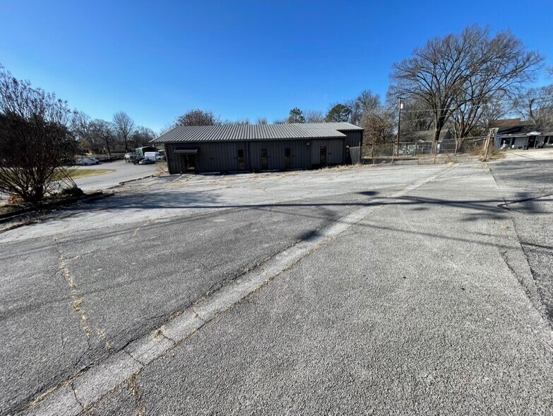 More Photos Of 2008 S Main St, Columbia Medical For Sale