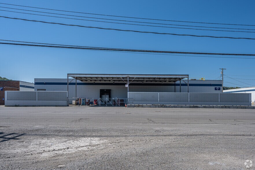 More Photos Of 633 Avenue B, Leetsdale Warehouse For Lease