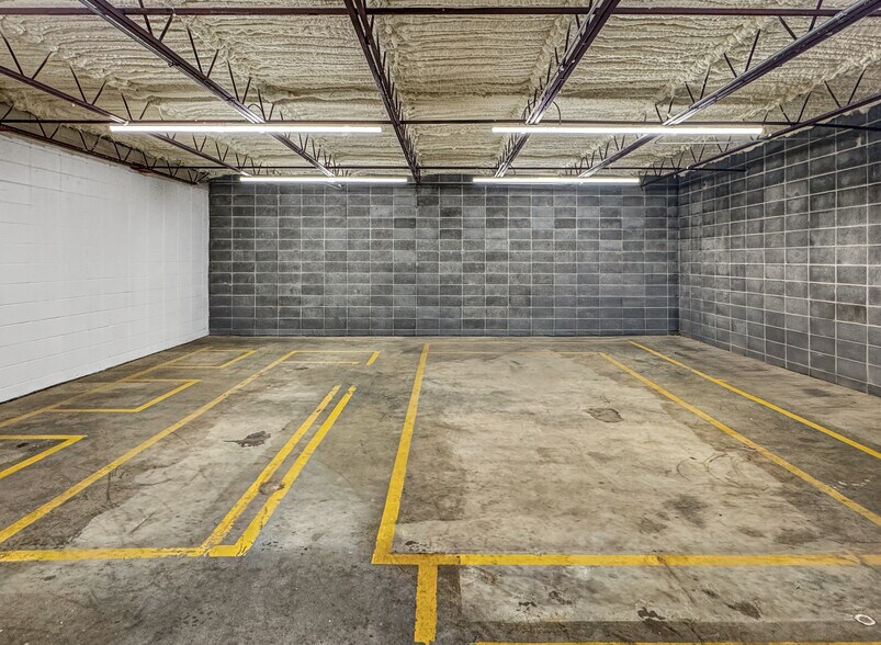 More Photos Of 313 Franklin Ave, Union Light Distribution For Sale