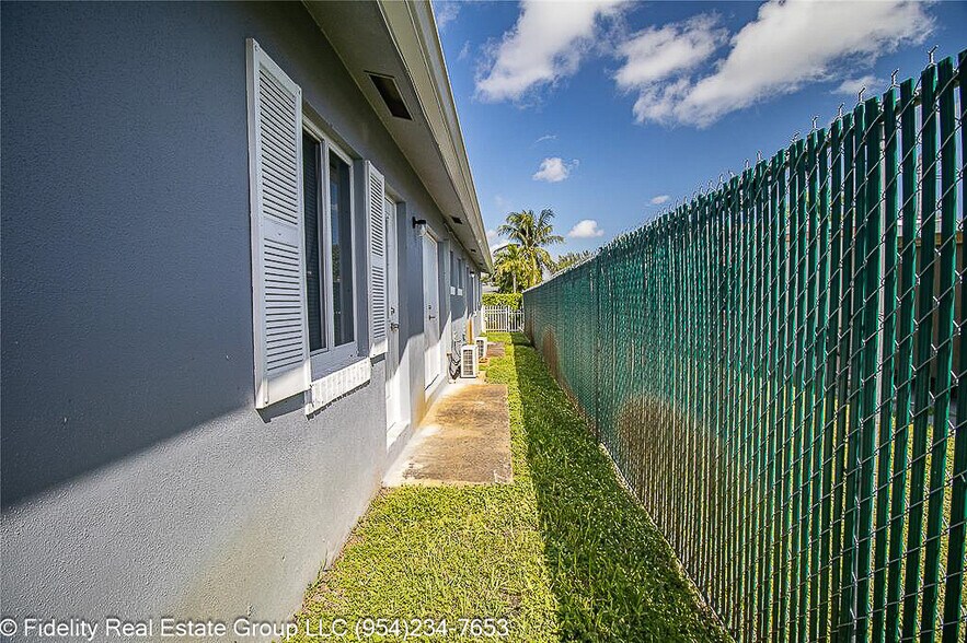 More Photos Of 2432 Sherman St, Hollywood Apartments For Sale