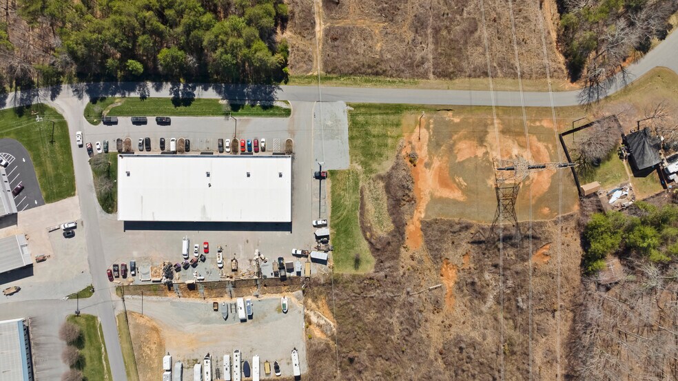 More Photos Of 7471-7473 Hagers Hollow Dr, Denver Warehouse For Lease