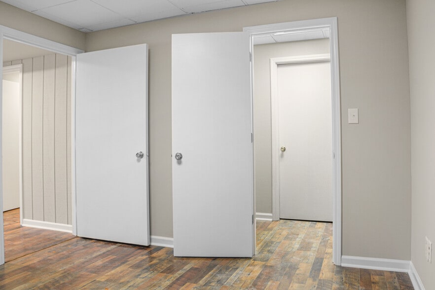More Photos Of 300 E Gold St, Kings Mountain Office For Lease