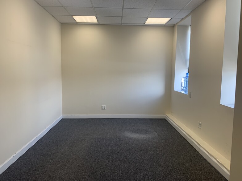 More Photos Of 1708 Boone Ave, Bronx Warehouse For Lease