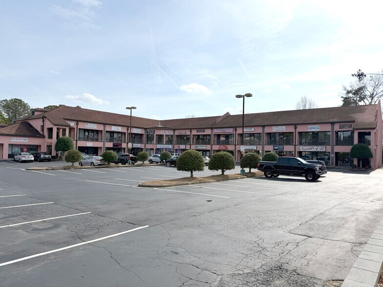 Primary Photo Of 3706 Mercer University Dr, Macon-Bibb General Retail For Lease