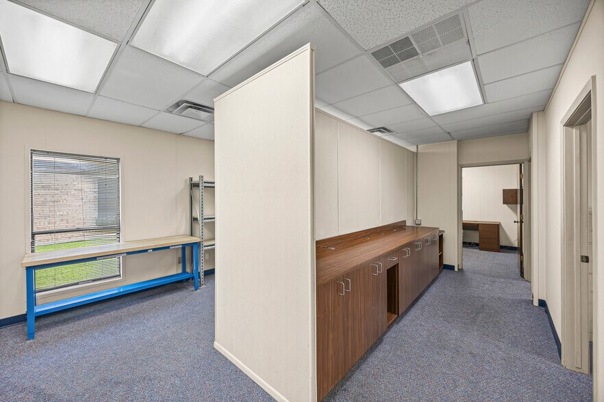 More Photos Of 105 Commercial Cir, Conroe Medical For Sale