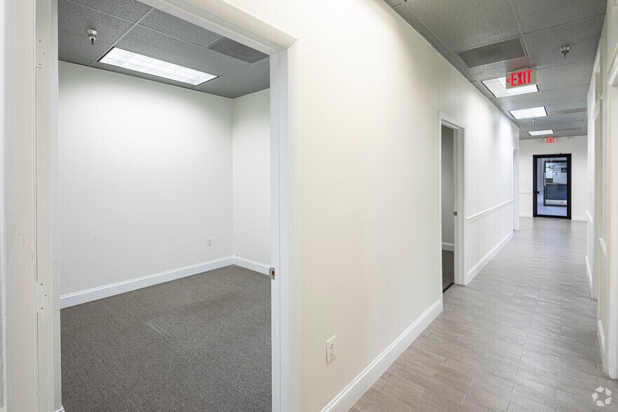 More Photos Of 2560 Huntington Ave, Alexandria Office For Lease