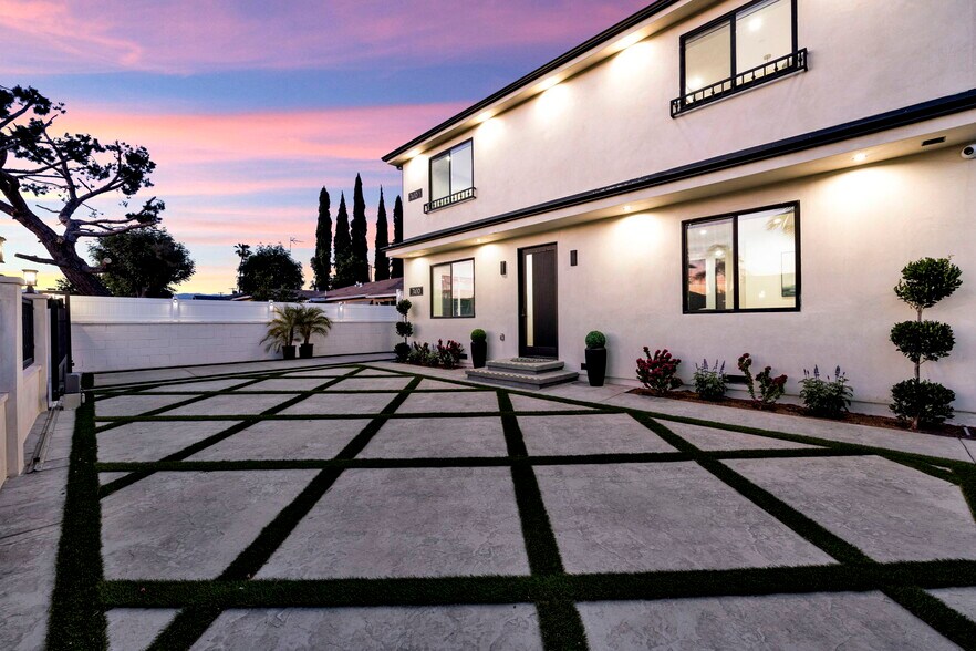 More Photos Of 7410 Denny Ave, Sun Valley Healthcare For Sale