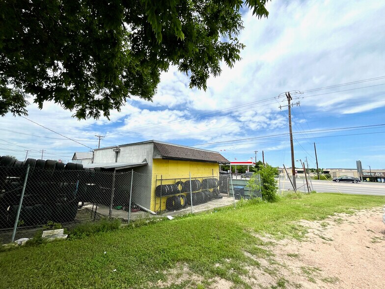 More Photos Of 11019 US Highway 290 E, Manor Lodge Meeting Hall For Sale