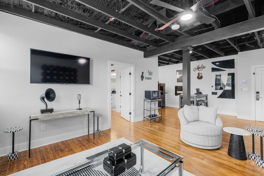 More Photos Of 156 Camellia St, Biloxi General Retail For Sale