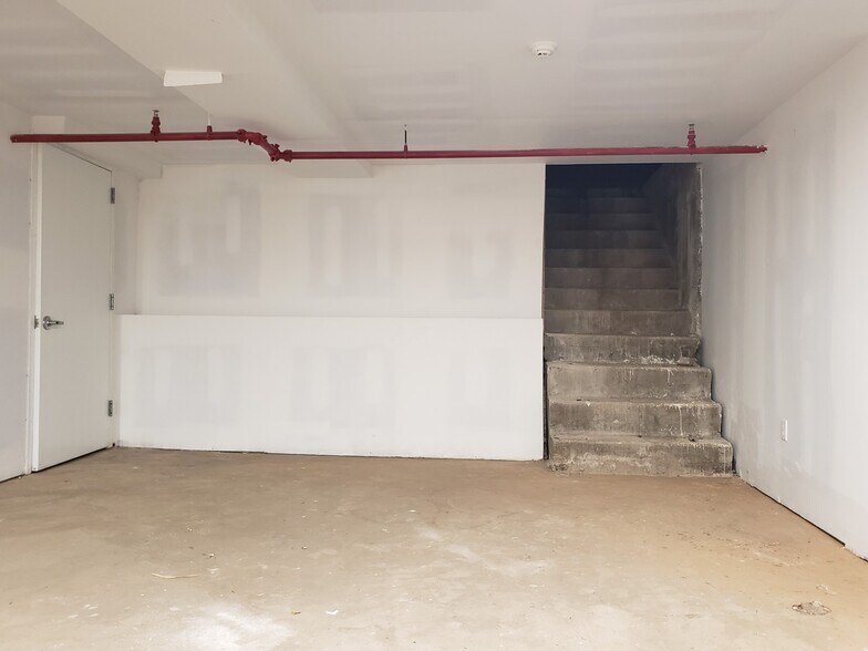 More Photos Of 526 Broadway, Newark General Retail For Sale