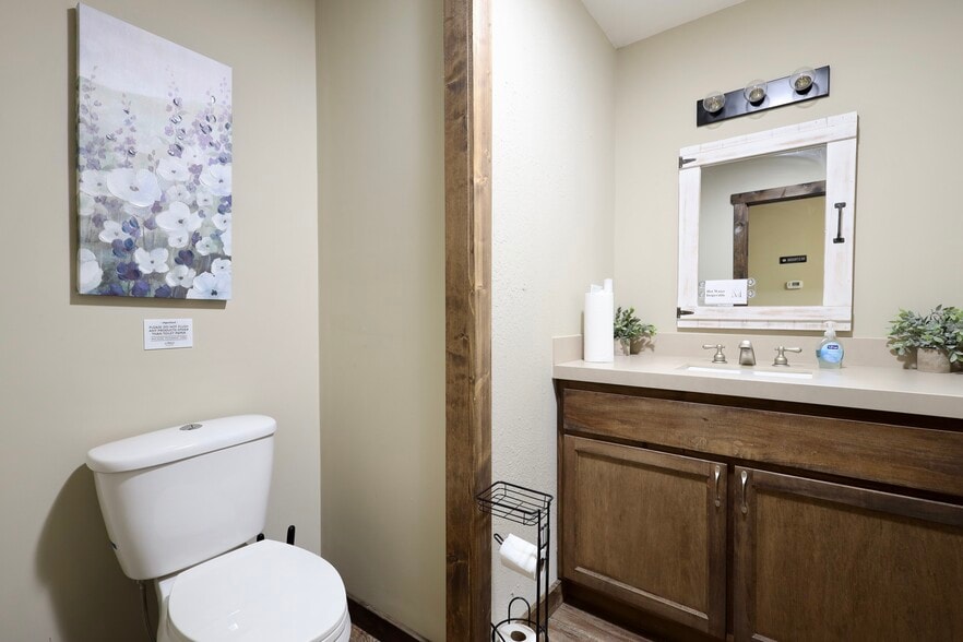 More Photos Of 180 S Macon St, Jesup Storefront Retail Office For Sale