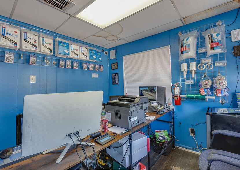 More Photos Of 1009 Burke Rd, Pasadena Self Storage For Sale