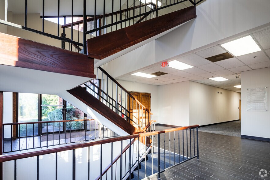 More Photos Of 1800 Roswell Rd, Marietta Serviced Offices For Lease