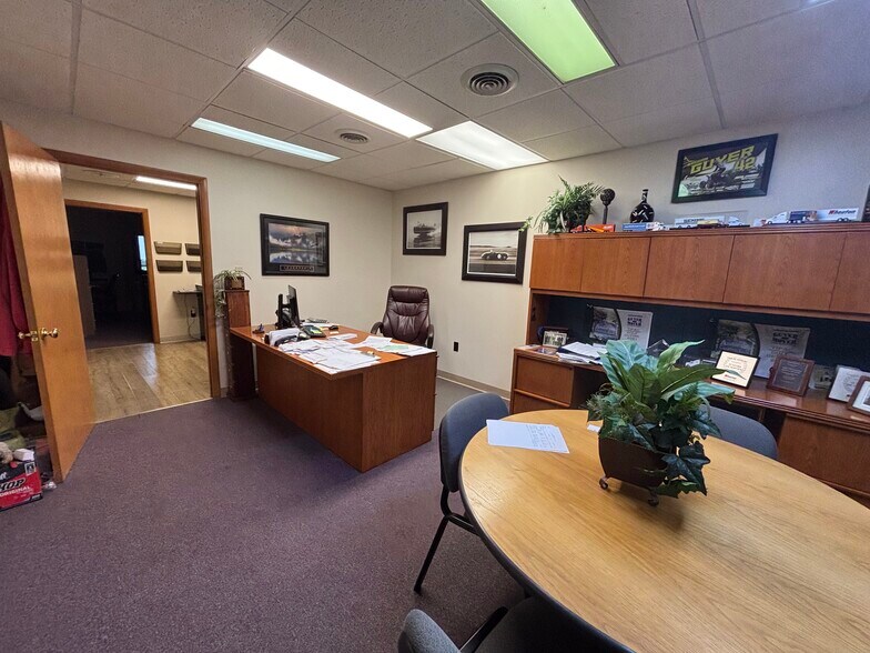 More Photos Of 1040-1050 Industrial Pky, Peru Warehouse For Sale