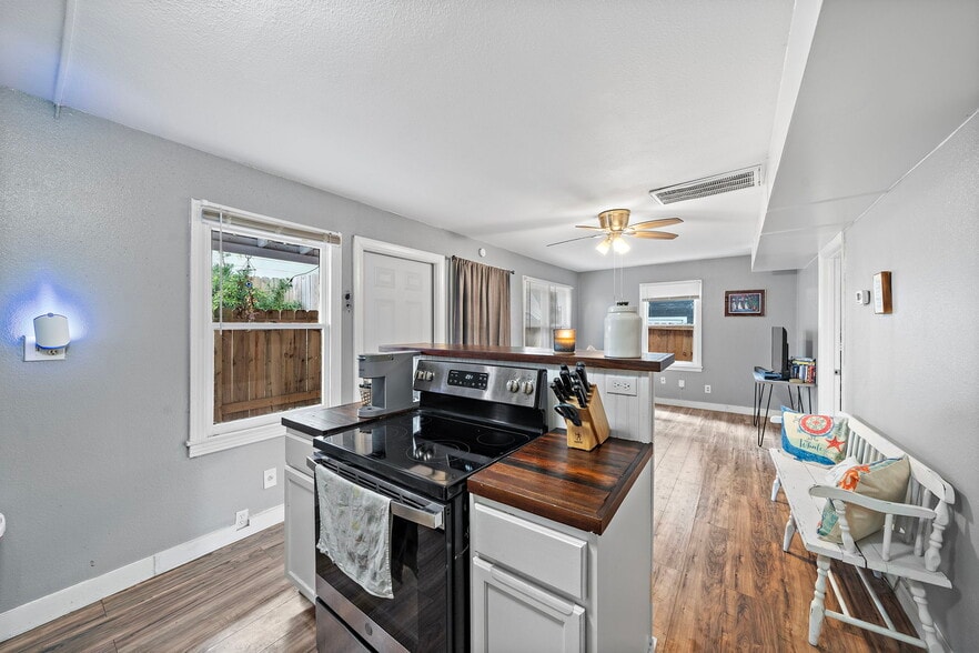 More Photos Of 609 Sealy St, Galveston Apartments For Sale