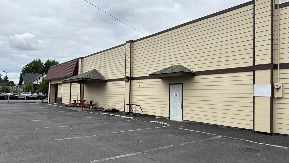 More Photos Of 404 W Main St, Kelso Restaurant For Lease