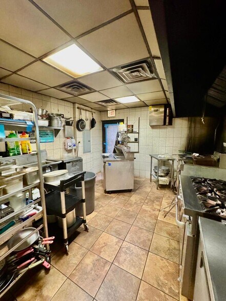 More Photos Of 2701-2709 W Lawrence Ave, Chicago Restaurant For Sale