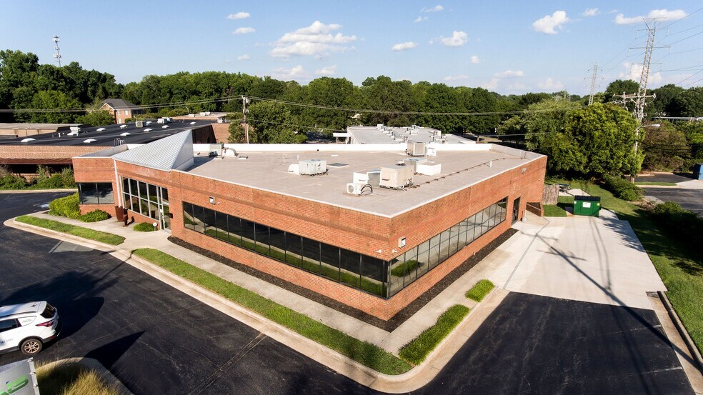 More Photos Of 115 Pomona Dr, Greensboro Office Residential For Lease