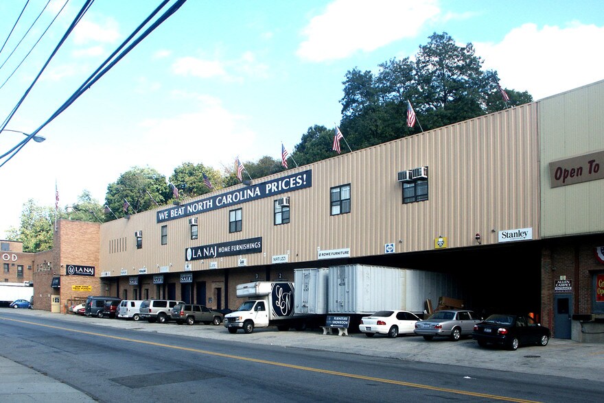 Primary Photo Of 140 Saw Mill River Rd, Yonkers Storefront For Lease