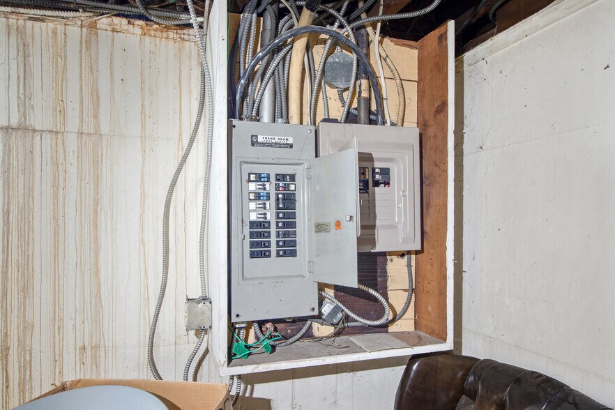 More Photos Of 2025 Clinton St, Buffalo Office For Sale