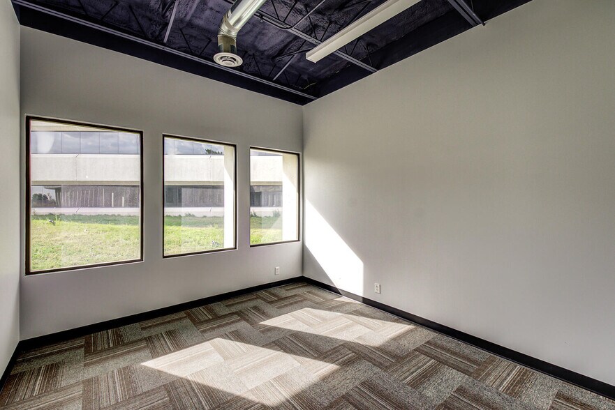 More Photos Of 6830 S Yosemite Ct, Centennial Office For Sale