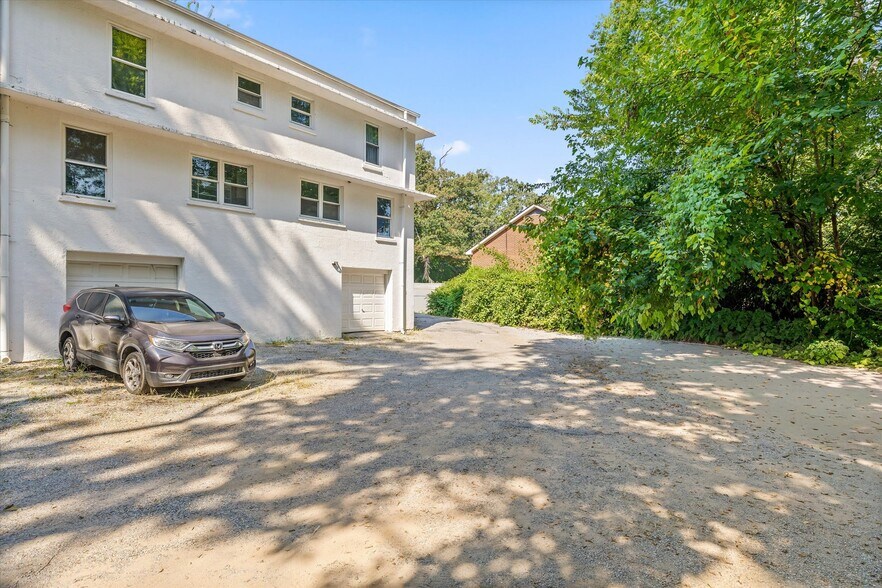 More Photos Of 1026 Greenslake Rd, East Ridge Apartments For Sale