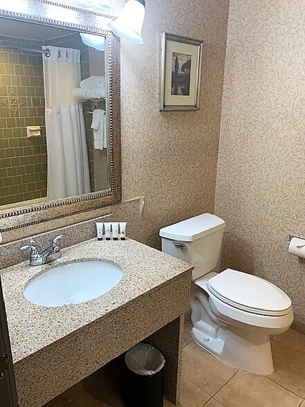 More Photos Of 1929 4th St, Eureka Hotel For Sale