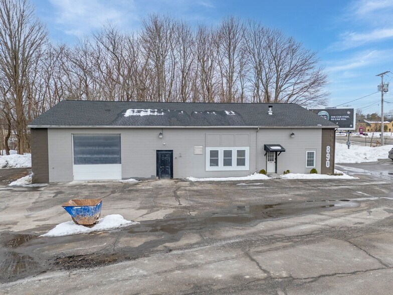 More Photos Of 890 Lafayette Rd, Seabrook Manufacturing For Lease