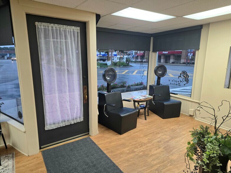 More Photos Of 105 E Mansfield St, Bucyrus General Retail For Sale