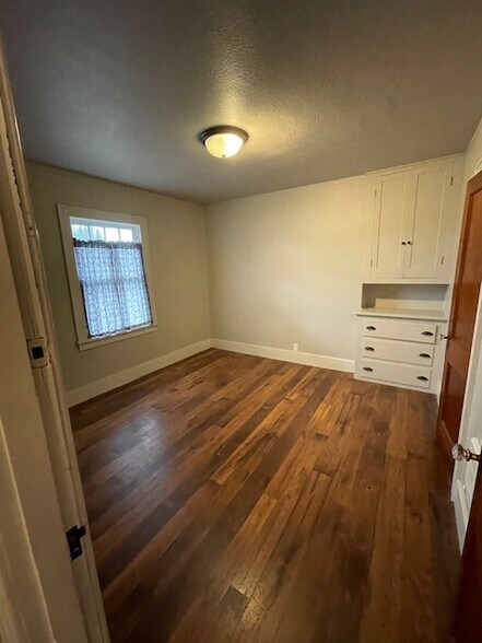 More Photos Of 200 Main St, Rickreall Storefront Retail Office For Lease