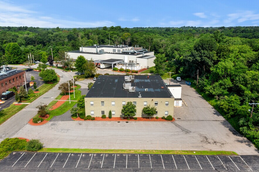 More Photos Of 4 Preston Ct, Bedford Office For Lease