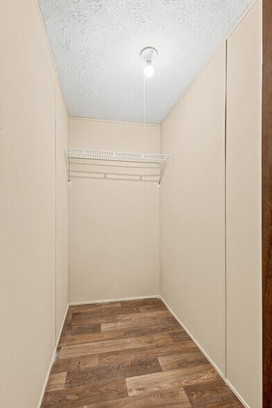 More Photos Of 7362 Washington Ave, Montgomery Flex For Sale