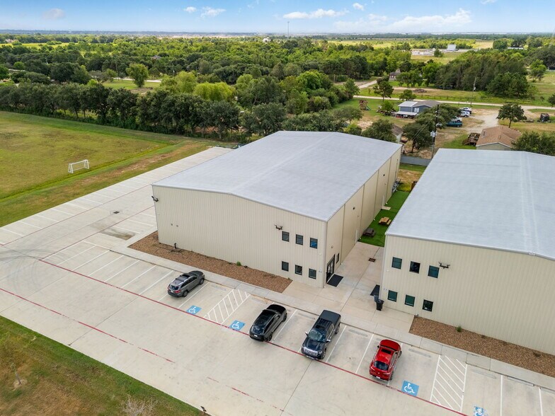 More Photos Of 3312 Schlipf Rd, Katy Sports And Entertainment For Lease