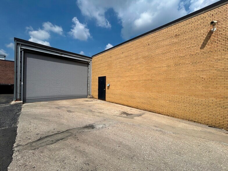 More Photos Of 4300 N Knox Ave, Chicago Warehouse For Sale