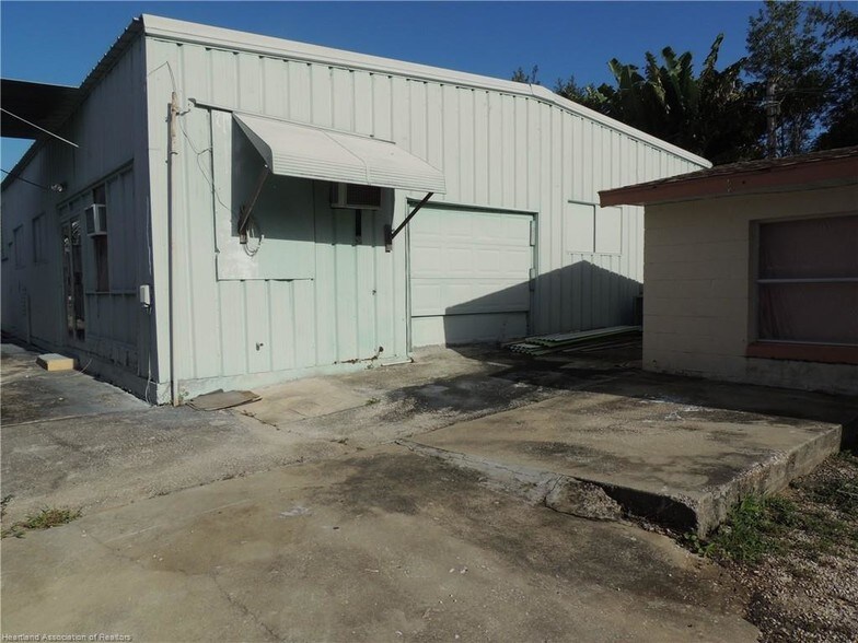 More Photos Of 408 N Ridgewood Dr, Sebring Freestanding For Sale