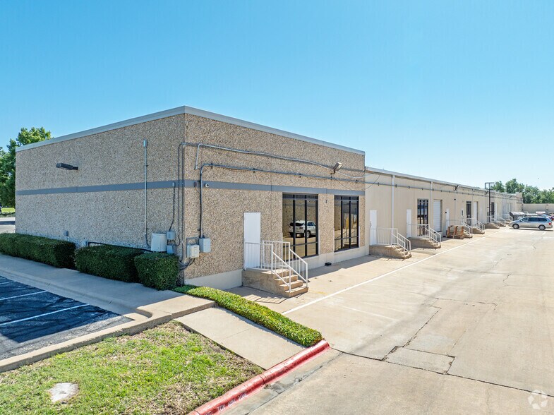 More Photos Of 2157-2191 Woodward St, Austin Unknown For Lease