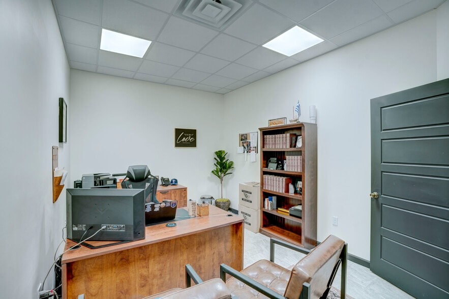 More Photos Of 300 Santa Fe Trl, Duncanville Freestanding For Sale