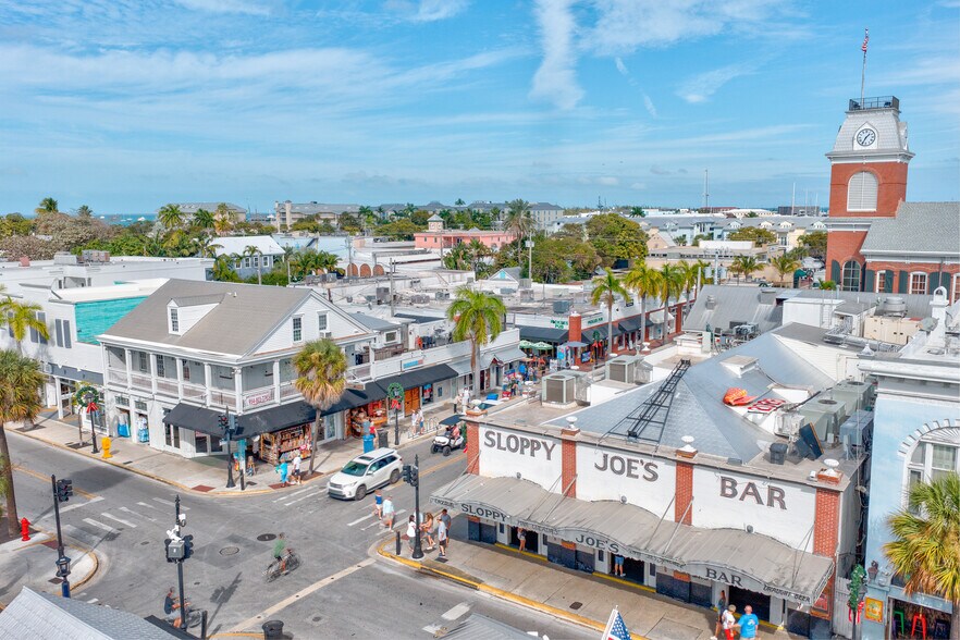 More Photos Of 135 Duval St, Key West Bar For Lease